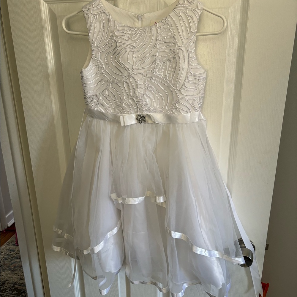 Girls white dress with satin details size 8 perfect for first communion